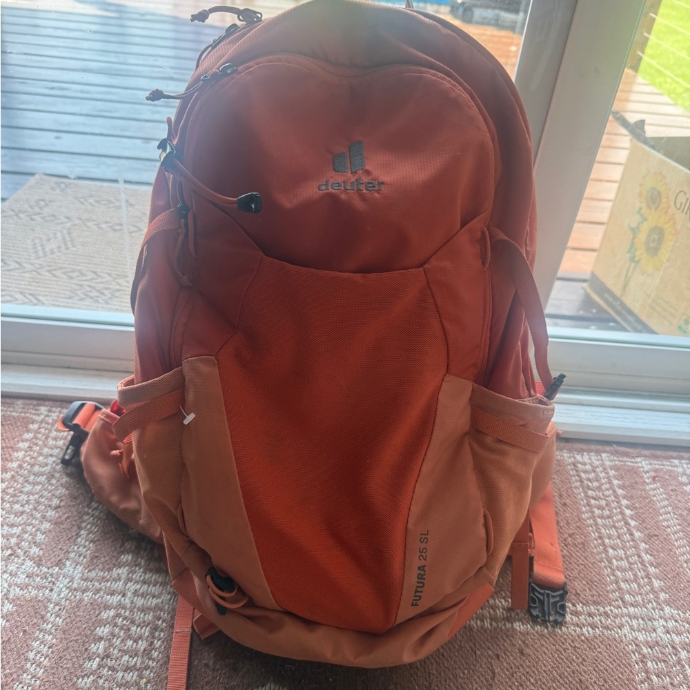 deuter Futura 25 SL Women's Hiking Backpack